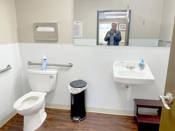 NEWLY REMODELED MEDICAL &/OR OFFICE SPACE: 800 SE 181st Ave, Portland, OR 97233